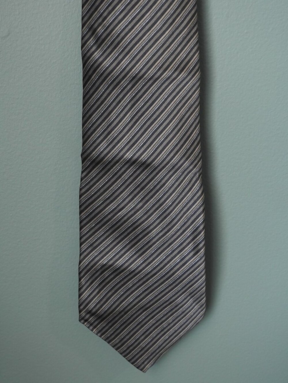 3/$15 Bill Blass Modern Gray and Black Design Men's Business Tie